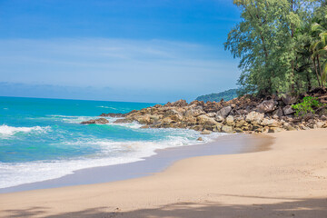 《余震》中王小灯的心灵创伤